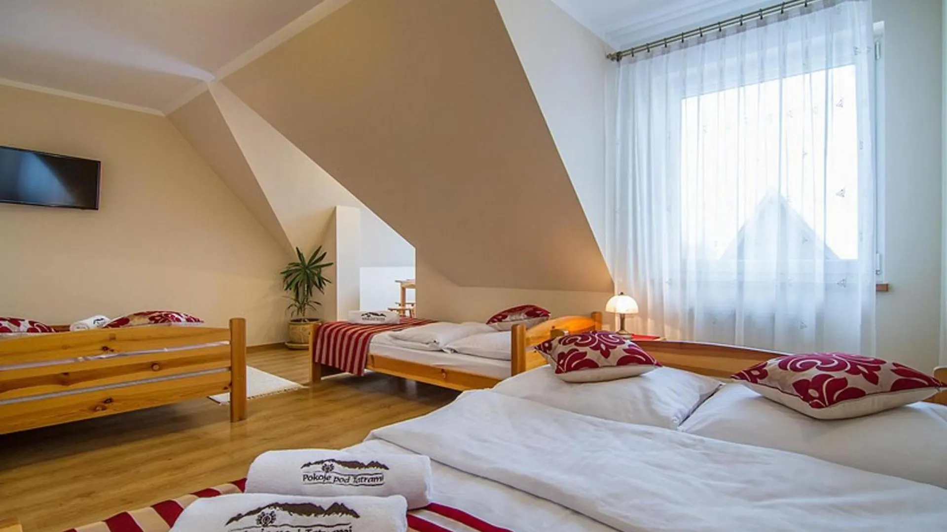 Pokoje Pod Tatrami & Apartament Biały Dunajec 0*,